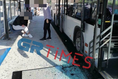 Θεσσαλονίκη: Τζάμι από πόρτα λεωφορείου έπεσε σε κοπέλα που περίμενε να επιβιβαστεί