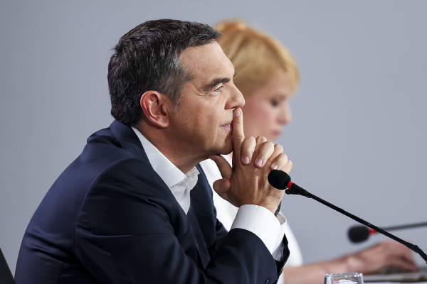 ΠΑΣΟΚ για Τσίπρα: Μόλις ο Σιακαντάρης άρχισε να «μαρτυράει» τη στρατηγική της ΕΛΑΣ, δεν τον είδαν δεν τον ξέρουν