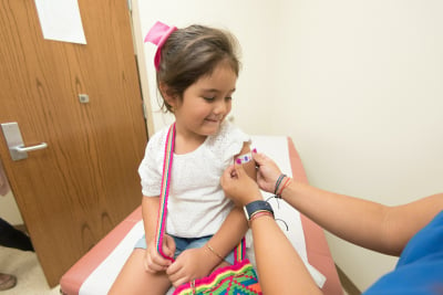 Λινού: Μέχρι τα Χριστούγεννα το εμβόλιο για τα παιδιά κάτω των 5 ετών