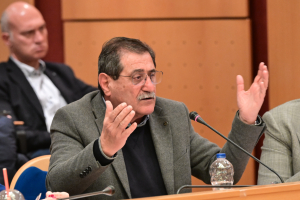 Βουλιάζουν τα σχολεία στην Καλλονή, πέφτουν σοβάδες, αλλά φταίει ο... Πελετίδης!