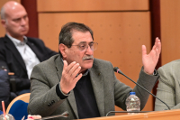 Βουλιάζουν τα σχολεία στην Καλλονή, πέφτουν σοβάδες, αλλά φταίει ο... Πελετίδης!