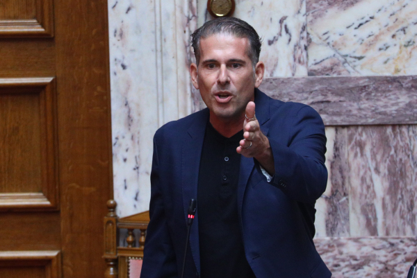 Άγρια κόντρα Λαζαρίδη - Καραναστάση: «Είσαι διορισμένος βουλευτής» - «Είσαι σιχαμένη ακαθαρσία»