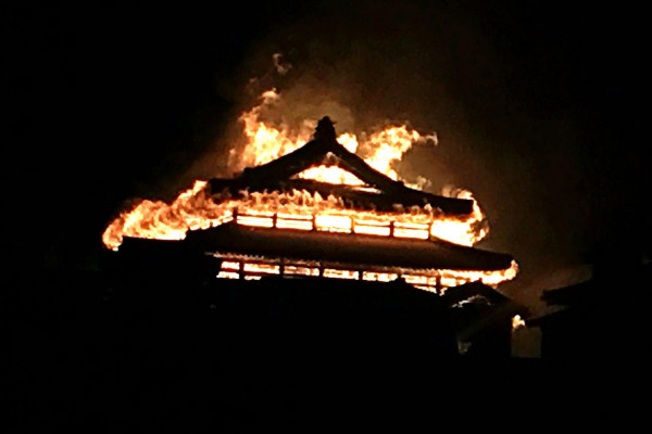Ιαπωνία: Στις φλόγες το ιστορικό κάστρο Σούρι, μνημείο της Unesco (pics & vid)