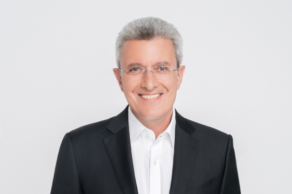 «Ενώπιος Ενωπίω»: Ο Νίκος Χατζηνικολάου υποδέχεται τον Πάνο Βλάχο (Βίντεο)