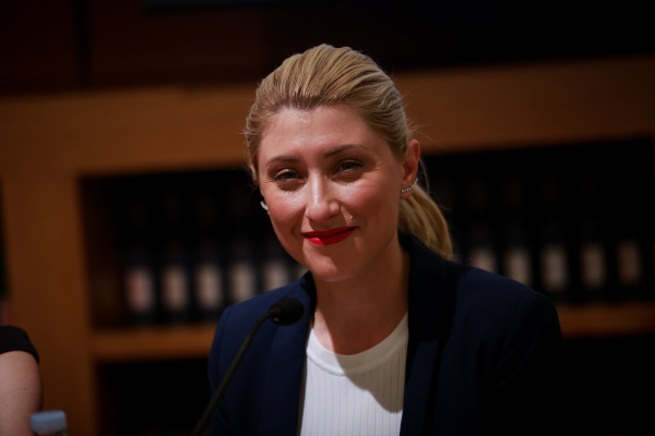 Η Σία Κοσιώνη το 1998, «πολύ πιεσμένη και τσαντισμένη» διαβάζει για τις Πανελλήνιες - Το μήνυμά της στους μαθητές