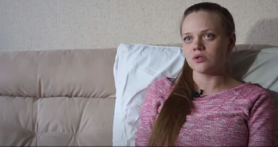 Η έγκυος σύμβολο της Μαριούπολης υποστηρίζει ότι δεν έγινε αεροπορική επιδρομή στο μαιευτήριο (βίντεο)