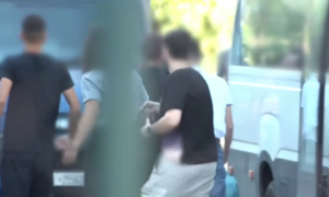 Δολοφονία 15χρονου στην Καλλιθέα: Στη φυλακή 3 κατηγορούμενοι - «Του φώναζα ότι έχει μαχαίρι»