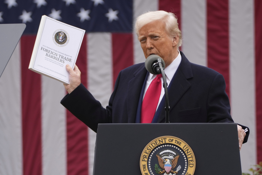 Τραμπ: «Μας κατακλέβουν, θα θυμούνται για πάντα την 2α Απριλίου» - Αυτοί είναι οι δασμοί που ανακοίνωσε