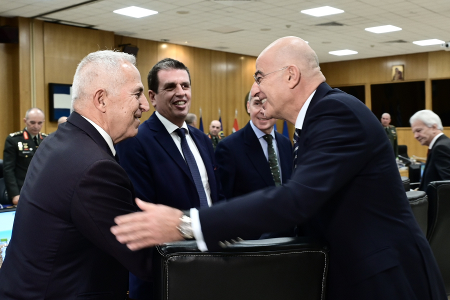 Ο Δένδιας ενημέρωσε τους εκπροσώπους των κομμάτων για τη νέα δομή των ενόπλων δυνάμεων (Εικόνες)