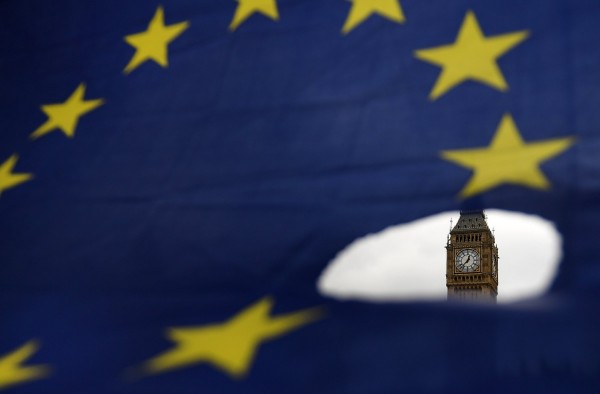 Η ΕΕ έτοιμη να προσφέρει στο Λονδίνο την «πιο φιλόδοξη» εμπορική συμφωνία μετά το Brexit