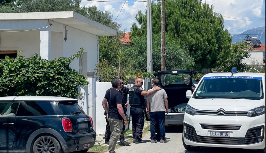 «Πάγωσε» η Αιγιαλεία από την διπλή δολοφονία μάνας και γιού - Στο «κάδρο» ο σύντροφος της 54χρονης, τα σενάρια των Αρχών