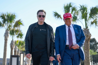 Από τη «λατρεία» στο διαζύγιο - Το ταξίδι Τραμπ με Μασκ στη Μέση Ανατολή που «ξεχείλισε το ποτήρι»