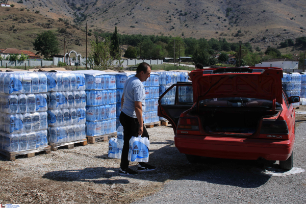 Υποχωρούν τα νερά στην Κάρλα, παραμένει για 13η ημέρα χωρίς πόσιμο νερό ο Βόλος