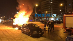 Θεσσαλονίκη: Φωτιά σε δύο ΙΧ τα ξημερώματα