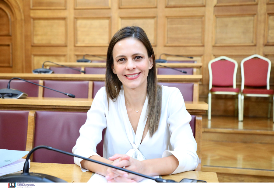 Έφη Αχτσιόγλου: Λένε ψέματα όσοι μιλάνε για έσοδα από φόρους που πέφτουν απ' την «ανάπτυξη»