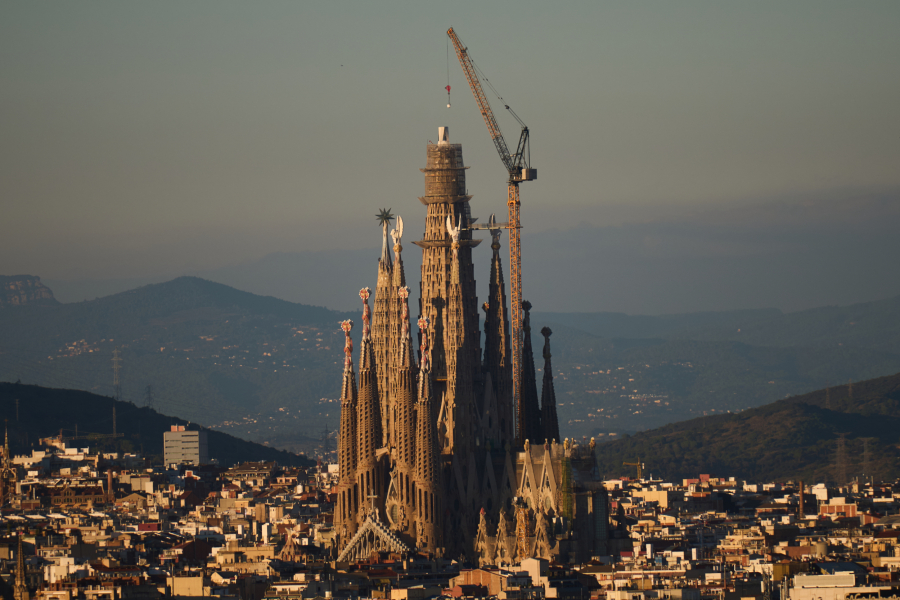 Βαρκελώνη: Η Σαγράδα Φαμίλια είναι πλέον η ψηλότερη εκκλησία του κόσμου (Εικόνες και Βίντεο)