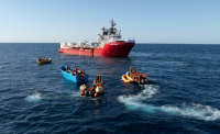 Το Ocean Viking διέσωσε 101 μετανάστες, αλλά τους στέλνουν στη Ραβένα - Ταξίδι 4 ημερών, με κακοκαιρία