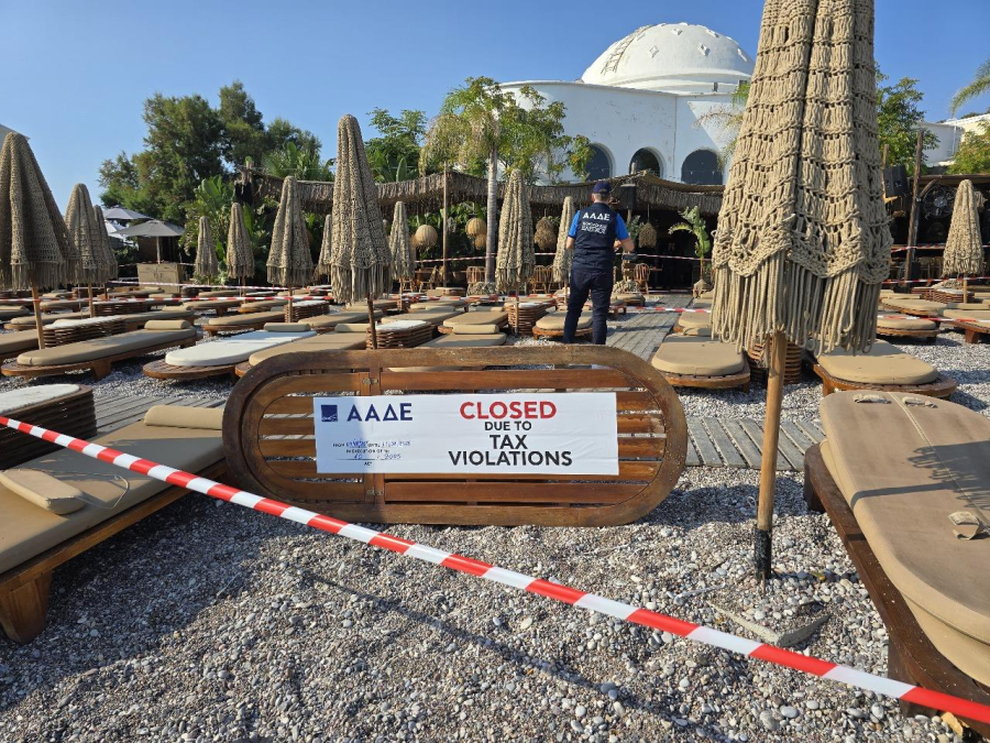 ΑΑΔΕ: Λουκέτο σε γνωστό beach restaurant στη Ρόδο