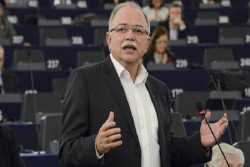 Ο Παπαδημούλης ζητάει από την Κομισιόν το χρονοδιάγραμμα ελάφρυνσης του χρέους