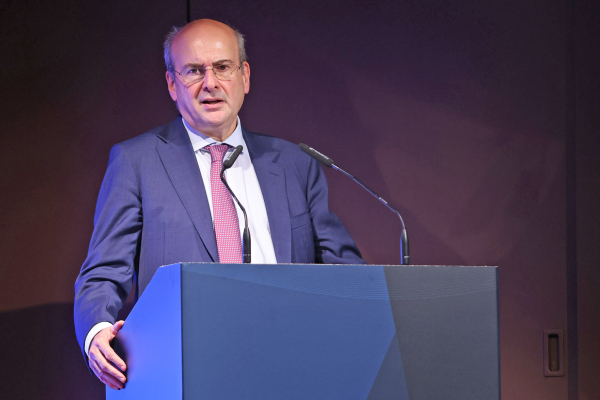 Χατζηδάκης: Κάνουμε εξωτερική πολιτική χωρίς φωνές και αντάρα, έτσι θα προχωρήσουμε και το καλώδιο