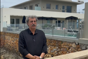 Καταγγελία Πολάκη: Ξενοδοχείο με σκανδαλώδη ρύθμιση ο «αθλητικός ξενωνας» της Νέας Χώρας