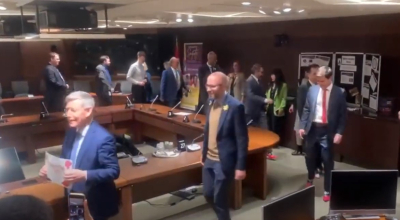 Πολιτικοί στον Καναδά φόρεσαν ροζ ψηλοτάκουνα μέσα στο Κοινοβούλιο
