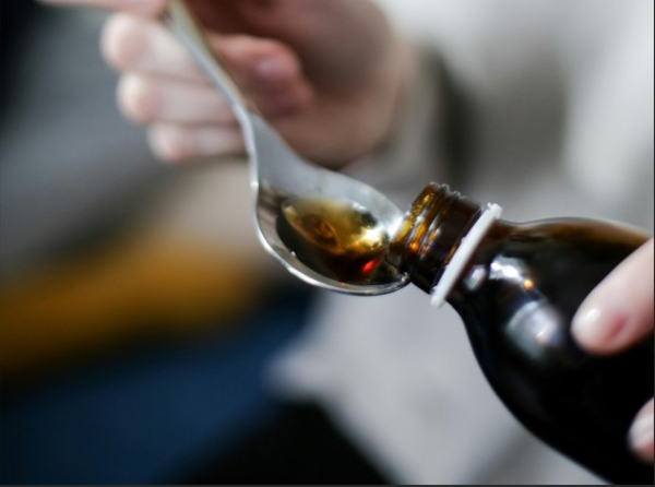 Συνελήφθη ιδιοκτήτης φαρμακευτικής για τον θάνατο 21 παιδιών που συνδέεται με το σιρόπι Coldrif