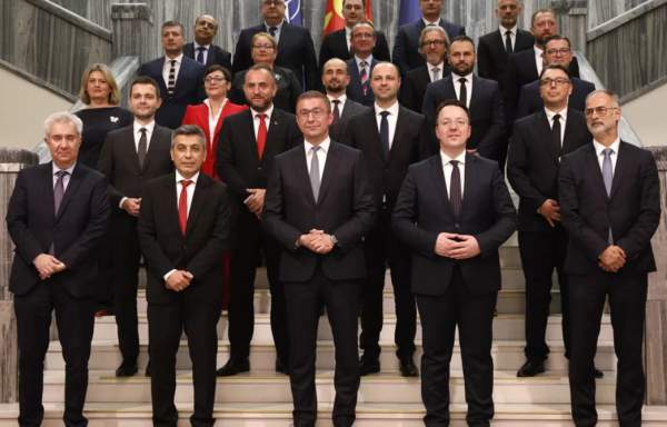 Βόρεια Μακεδονία: Ψήφο εμπιστοσύνης έλαβε η κυβέρνηση Μίτσκοσκι - Oρκίστηκε στο συνταγματικό όνομα της χώρας
