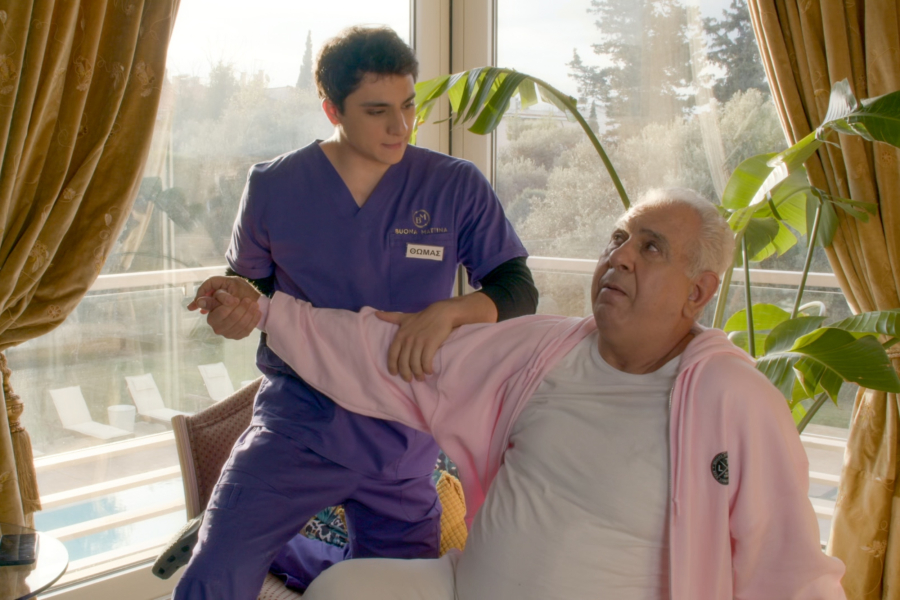 «VIΠ - Καλά Γεράματα»: Ο Θεόφιλος κάνει αφιέρωμα στη ζωή της Λουκίας (Βίντεο)