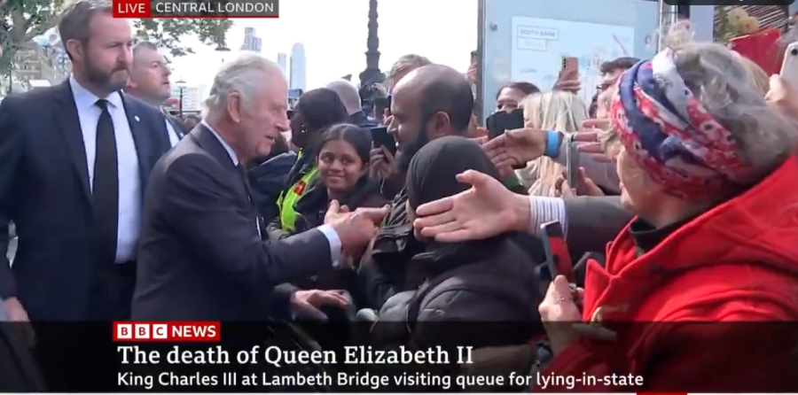 Βασίλισσα Ελισάβετ: «Αιφνιδιαστική» επίσκεψη του βασιλιά Καρόλου Γ' και πρίγκιπα Γουίλιαμ