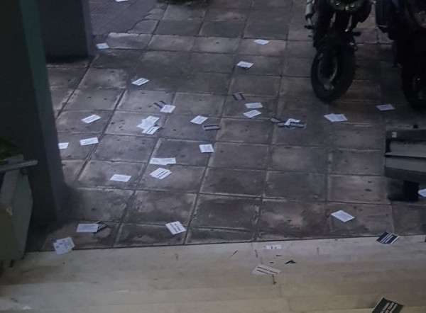 Συνθήματα και τρικάκια στην εφημερίδα «Δημοκρατία»