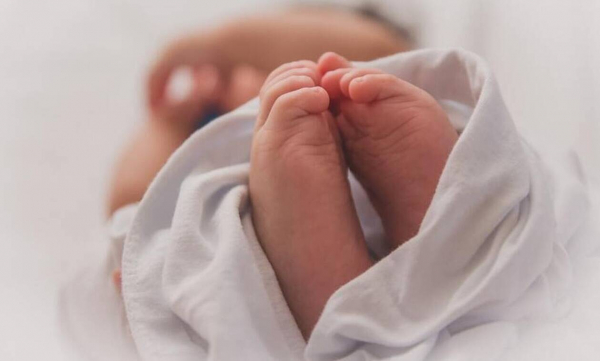 Βρέφος κατάπιε γομολάστιχα και μεταφέρθηκε στο νοσοκομείο