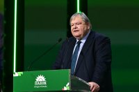 Ροτέισον και στον... πρωθυπουργό-Ο Βαγγέλης τρολάρει τον Κυριάκο!