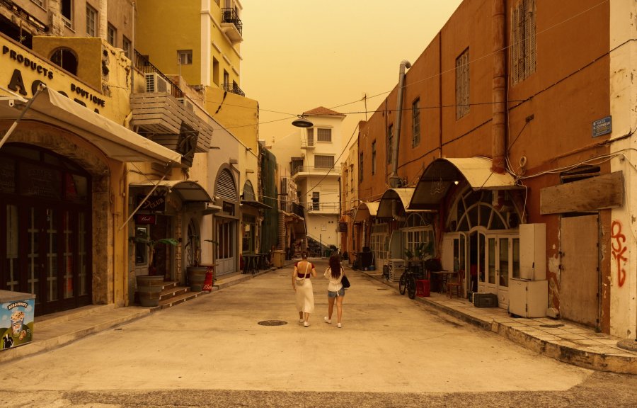 Απόκοσμο σκηνικό στην Κρήτη: Αφρικανική σκόνη σκέπασε το νησί (εικόνες)