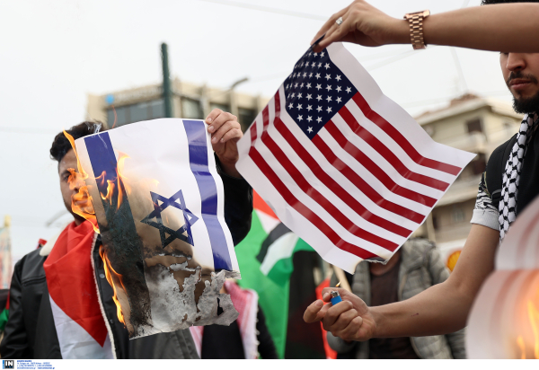 Κλειστή η λεωφόρος Κατεχάκη στο ύψος με την Κηφισίας -Διαμαρτυρία έξω από την πρεσβεία του Ισραήλ