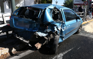 Σφοδρή σύγκρουση ταξί με ΙΧ τα ξημερώματα στο Χαλάνδρι