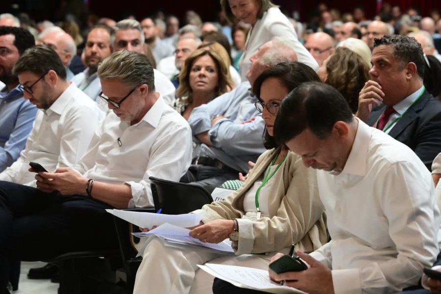 Ακόμα πιο κοντά Νίκος με Παύλο, σε... απομόνωση ο Χάρης