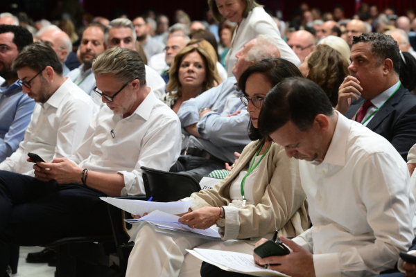 Ακόμα πιο κοντά Νίκος με Παύλο, σε... απομόνωση ο Χάρης