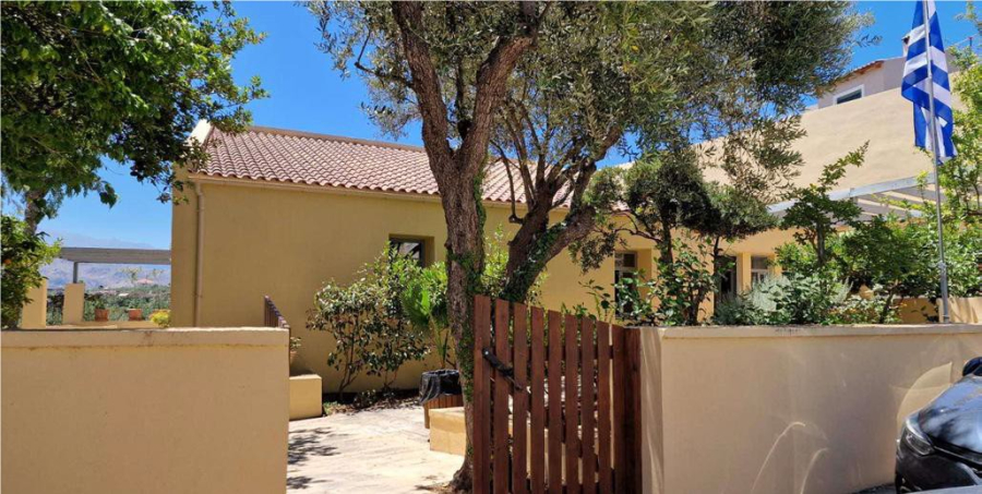 Νεώτερο μνημείο η πατρική οικία των Μίκη και Γιάννη Θεοδωράκη στον Γαλατά Χανίων - Δείτε εικόνες