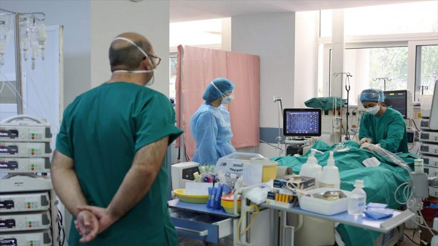 «Καμπανάκι» από Καπραβέλο: Εάν πιεστούμε και από την "Όμικρον" θα καταρρεύσει το σύμπαν