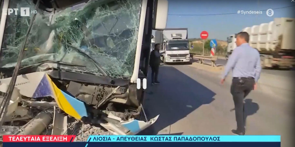 Σμπαράλια το λεωφορείο που προσέκρουσε σε κολώνα στα Άνω Λιόσια