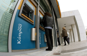 Η νέα ευκαιρία για τους «κουρεμένους» Έλληνες καταθέτες στην Κύπρο, η ΕΡΤ και η ειδική διαχείριση του 2013 που παρατείνεται μέχρι το 2028, τα πρόστιμα της ΤτΕ , η ΑΒΑΞ, η Celia Kritharioti και η «Στοά Χόλιγουντ»