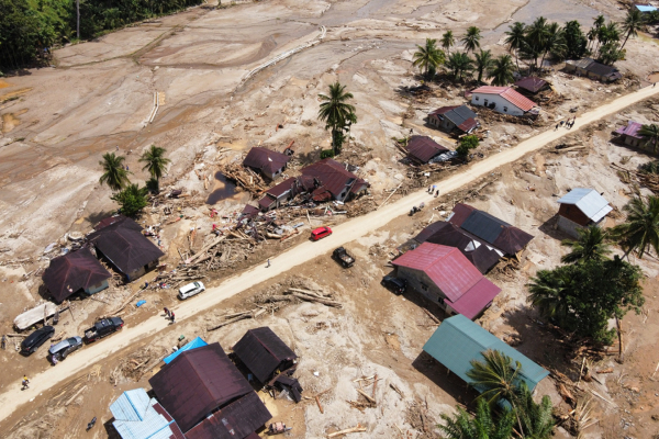 Ασία: Πάνω από 1.110 νεκροί από τις πλημμύρες και τις κατολισθήσεις - Εκατοντάδες αγνοούμενοι (Εικόνες και βίντεο)