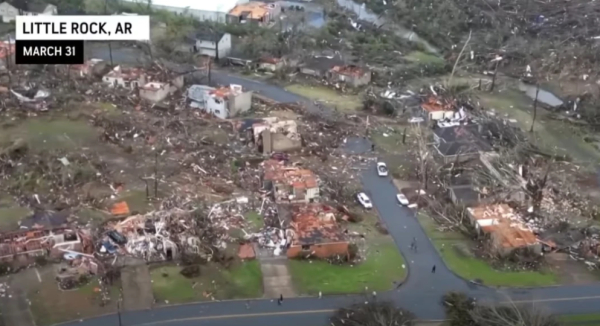ΗΠΑ: Τουλάχιστον τέσσερις νεκροί λόγω ανεμοστρόβιλου στο Αρκάνσας και καταιγίδας στο Ιλινόις