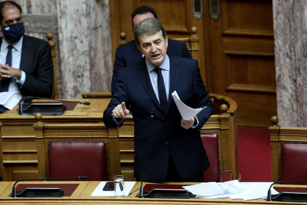 Επικοινωνία Χρυσοχοΐδη με τους αρχηγούς κομμάτων για το Πολυτεχνείο