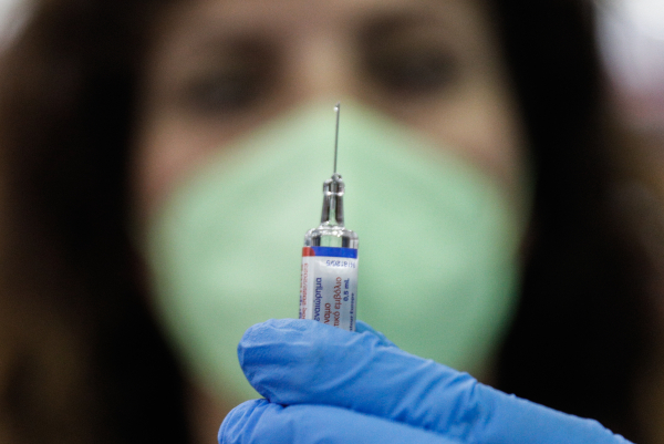 Αλαλούμ με το αντιγριπικό εμβόλιο: Με συνταγή γιατρού λέει το υπουργείο, λειτουργεί η περσινή πλατφόρμα λέει ο Λουράντος στο Dnews