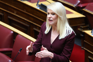 Με 22 χρόνια βουλευτική θητεία πώς θα είναι υποψήφια με το ΠΑΣΟΚ η Τζάκρη;