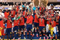 Η FIFA «έκοψε» τον Τραμπ από τη φωτογραφία της Ισπανίας με το τρόπαιο αλλά ο Λευκός Οίκος τον επανέφερε (Εικόνες)