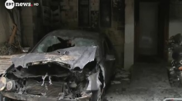 Βίντεο ντοκουμέντο από την εμπρηστική επίθεση στου Ζωγράφου - Η στιγμή που ο δράστης βάζει φωτιά στο όχημα του αντιδημάρχου