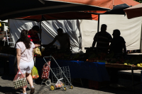 Η ΕΛΣΤΑΤ αποκαλύπτει την πραγματική εικόνα - Τα νοικοκυριά ξοδεύουν περισσότερα από όσα βγάζουν